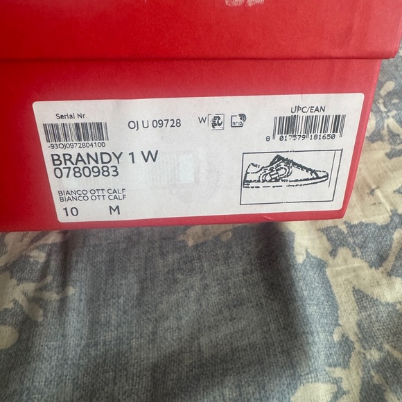 Salvatore Ferragamo Classic White Sneakers - Picture 6 of 10